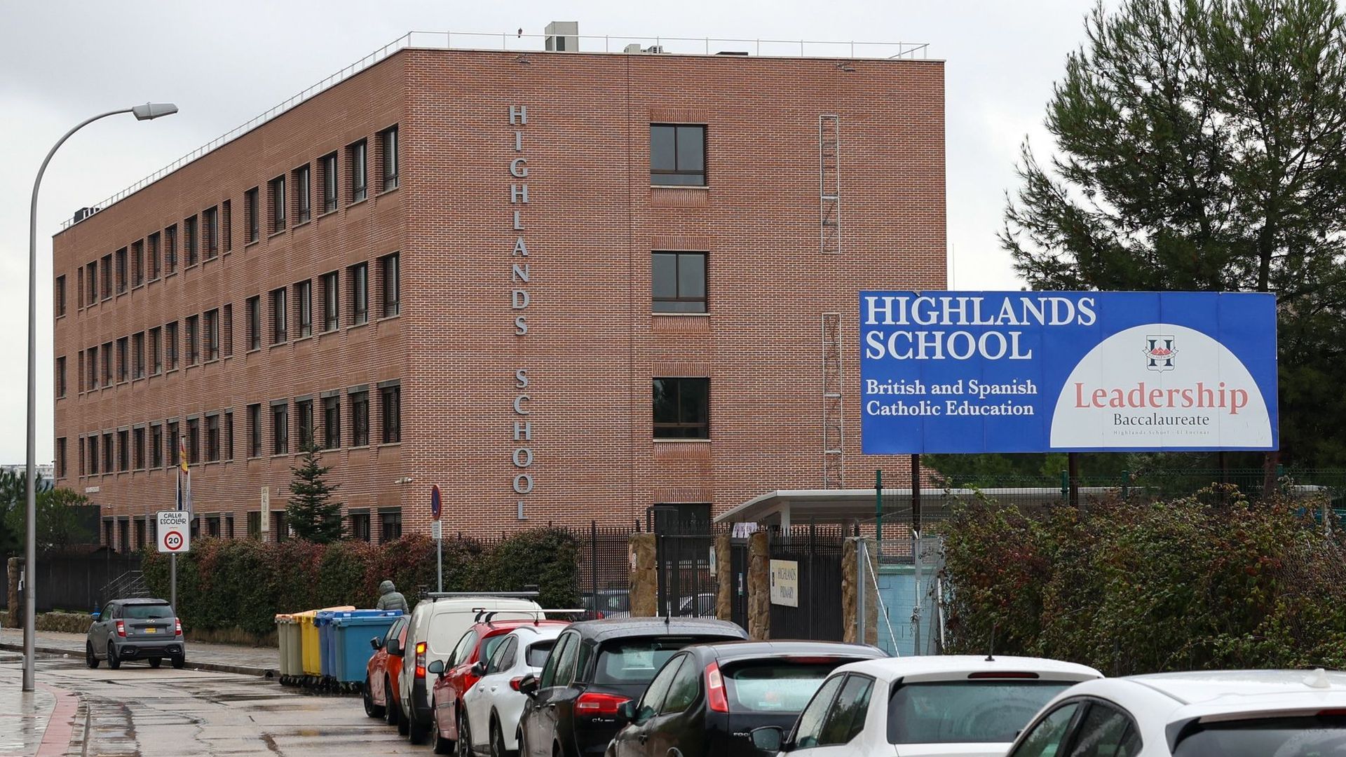 Archivo - Fachada Exterior del Colegio de La Moraleja: Highland El Encinar, a 11 de marzo de 2025, en Madrid (España).