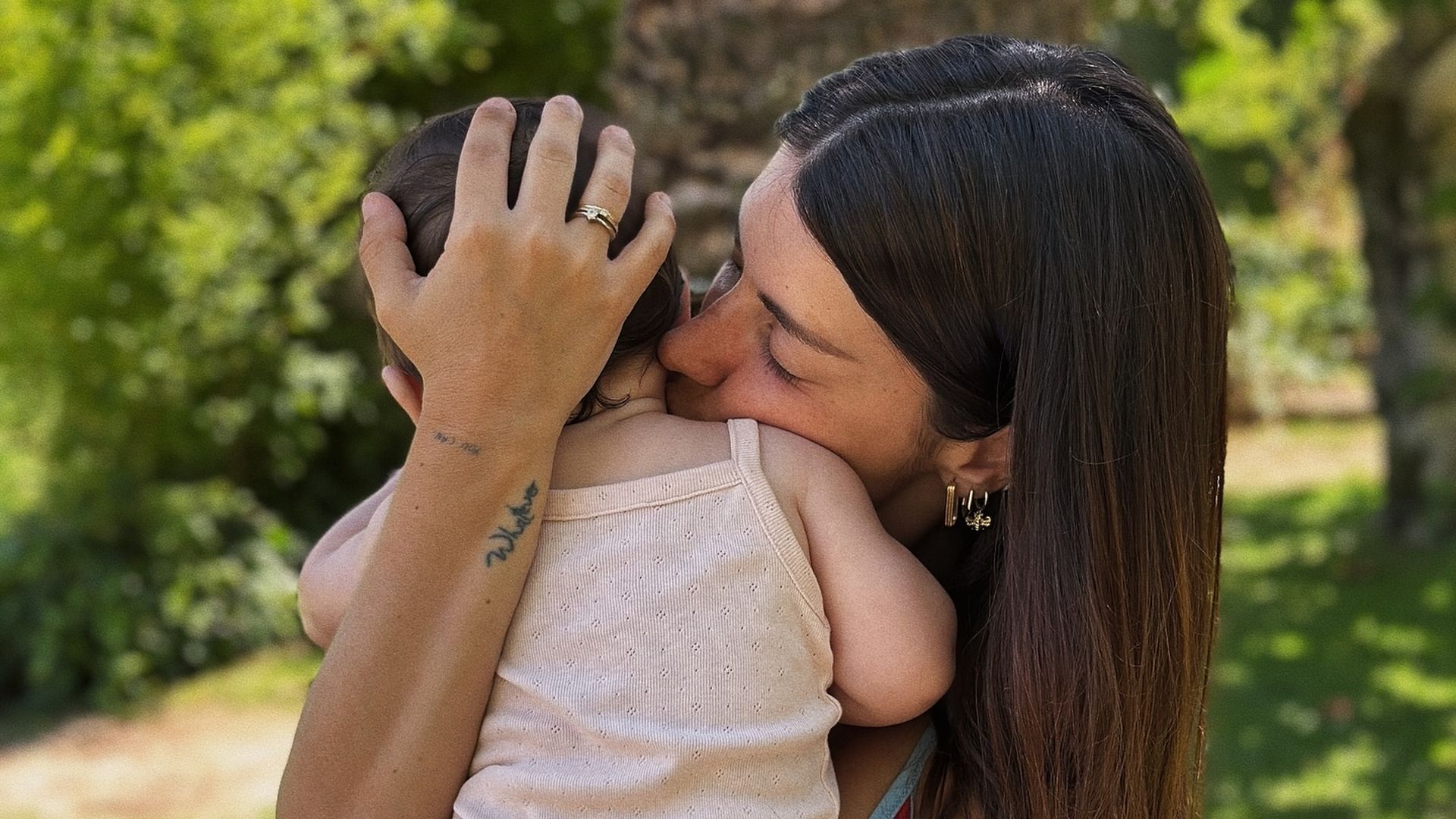 Dulceida junto a su hija