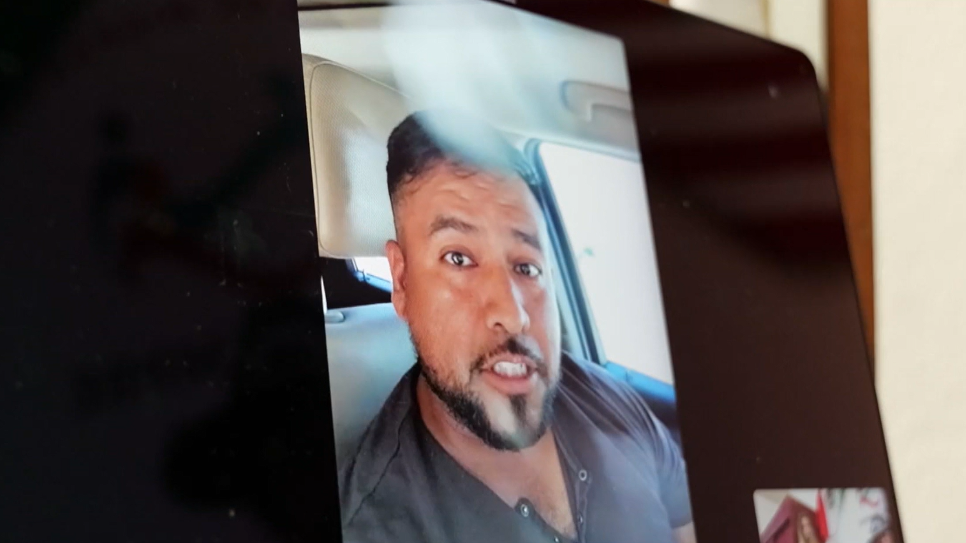 El miedo de Francisco, un mexicano que vive en EE.UU. indocumentado: "Tengo que mantener a mi familia" El miedo de Francisco, un mexicano que vive en EE.UU. indocumentado: "Tengo que mantener a mi familia"