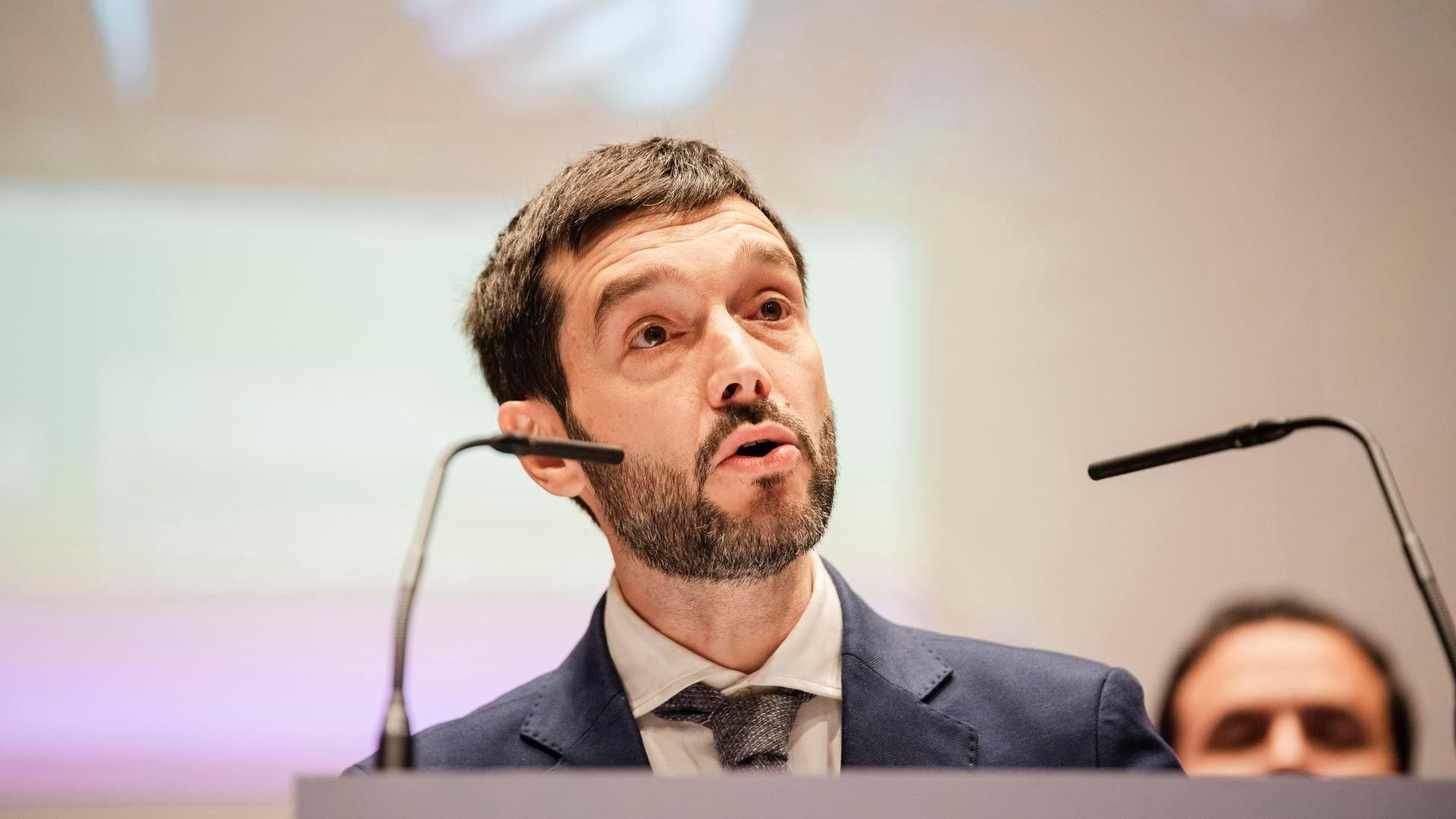 El ministro de Derechos Sociales, Consumo y Agenda 2023, Pablo Bustunduy, interviene tras la entrega de la cartera en la sede del Ministerio de Derechos Sociales, Ministerio de Derechos Sociales, a 21 de noviembre de 2023, en Madrid (España). El exdiputad