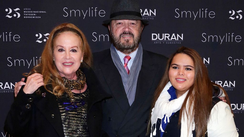 Miguel Morales, su mujer y su hija, en una imagen de 2028