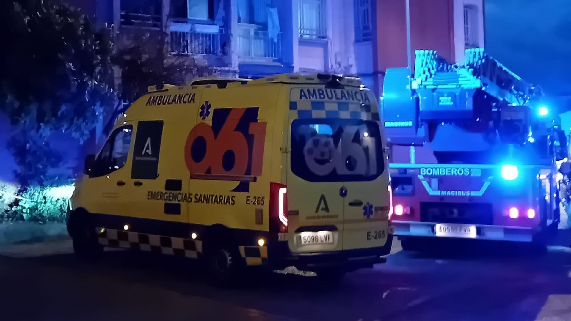 Siete personas resultan heridas en el incendio de una vivienda en Granada