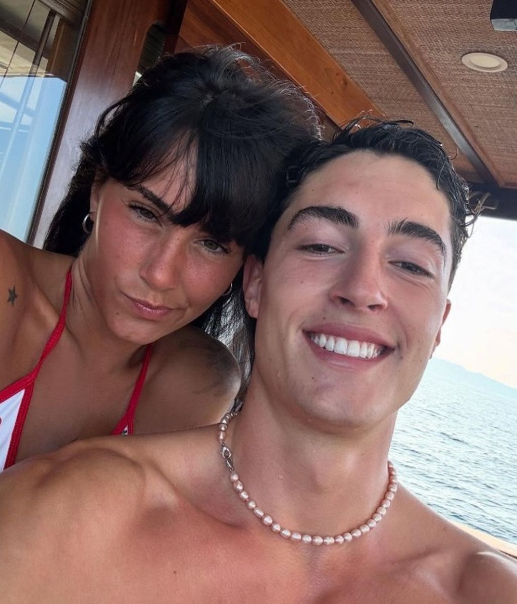 Aitana comparte su álbum de fotos más personal con Plex