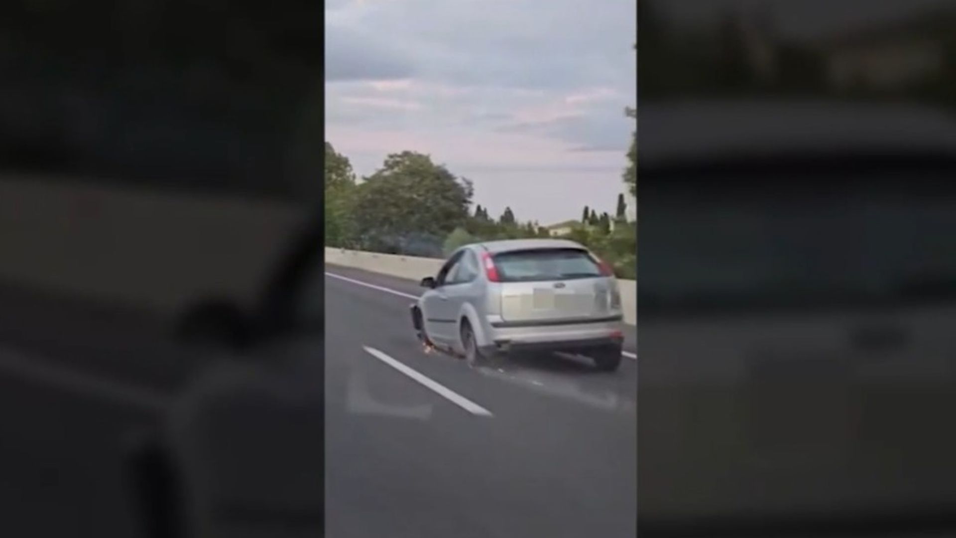 Denuncian a una conductora ebria por circular sin dos ruedas del coche durante 14 kilómetros en Mallorca