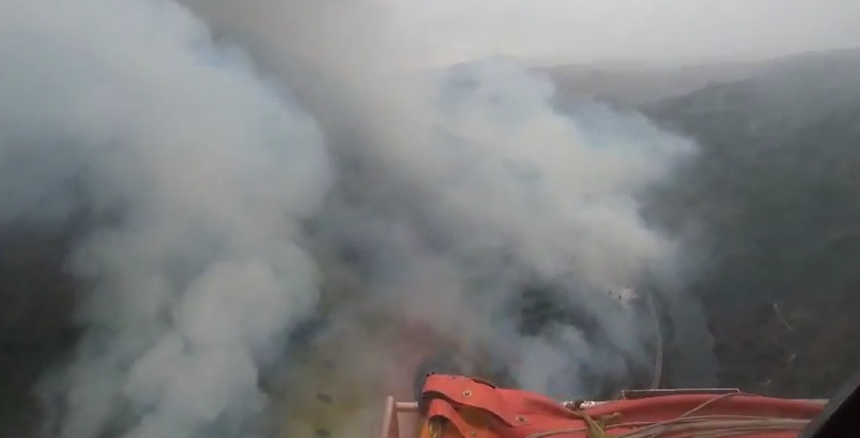 Incendio en Pantón, Lugo: quema 1.400 hectáreas y obliga a desalojar otra aldea