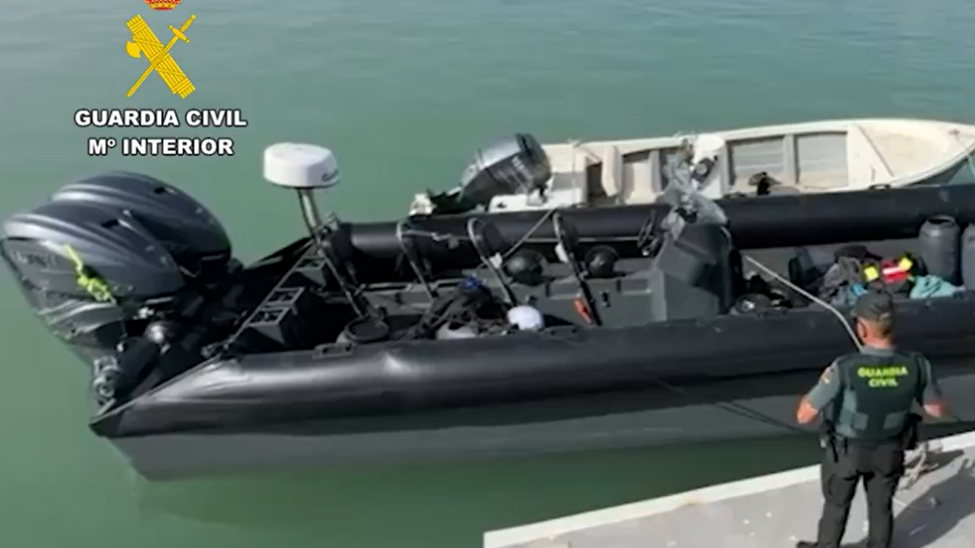 Narcolancha y agente de la Guardia Civil