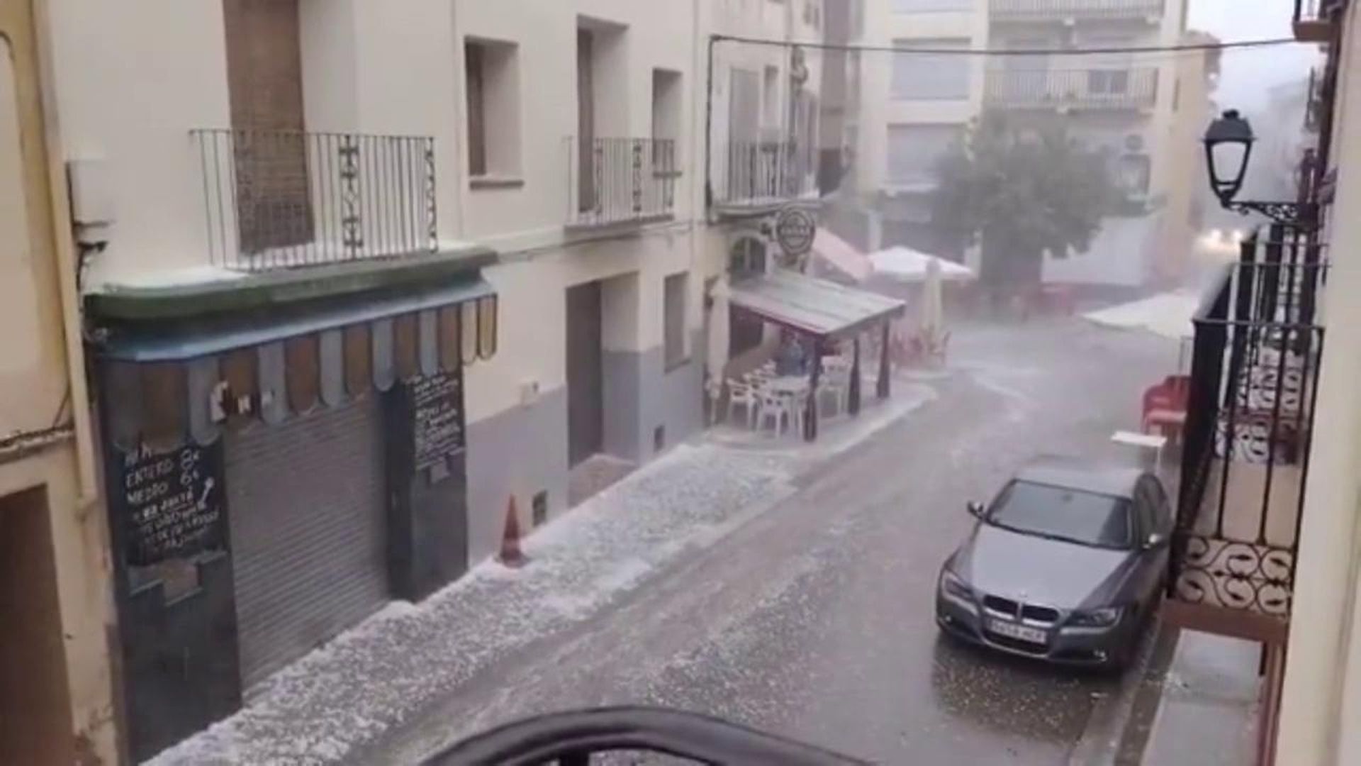 La AEMET avisa de tormentas muy fuertes en varias zonas del norte y este peninsular: en Aragón las incidencias dejan varias carreteras cortadas