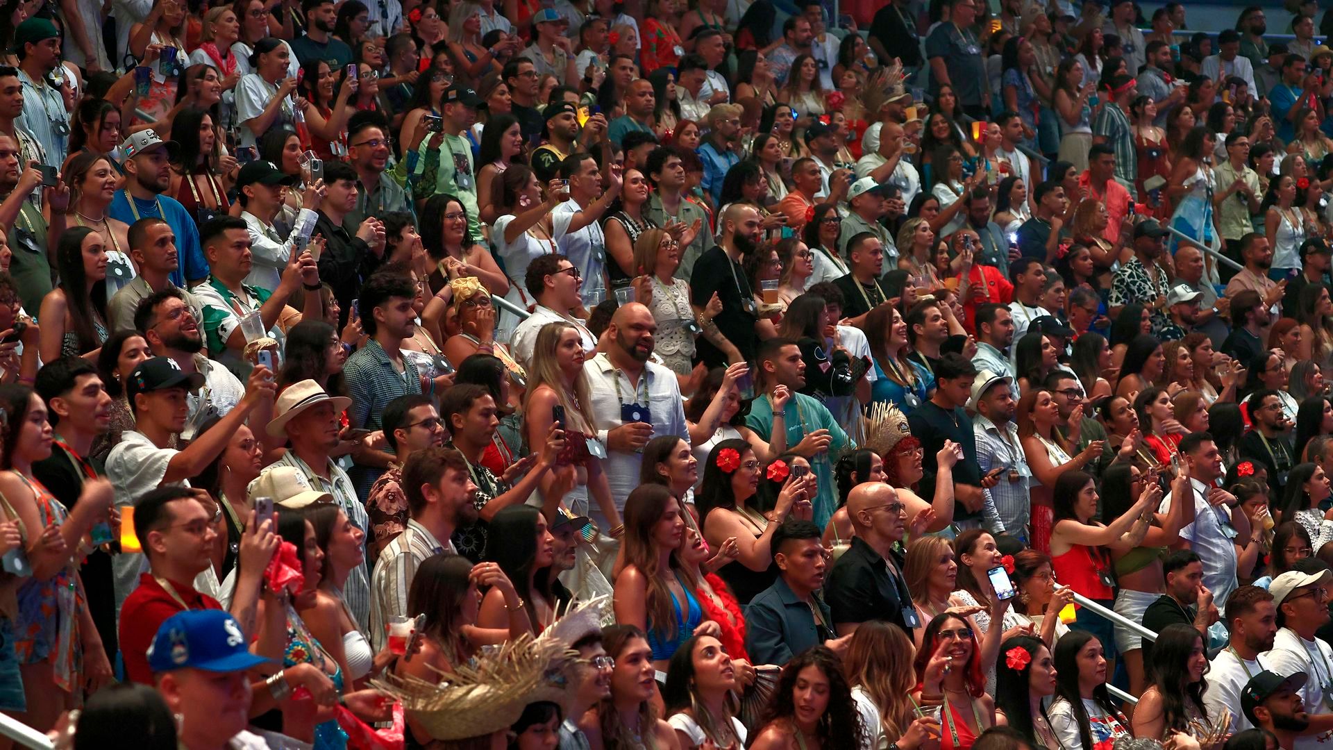 Las plazas de Puerto Rico siguen en directo el concierto de Bad Bunny