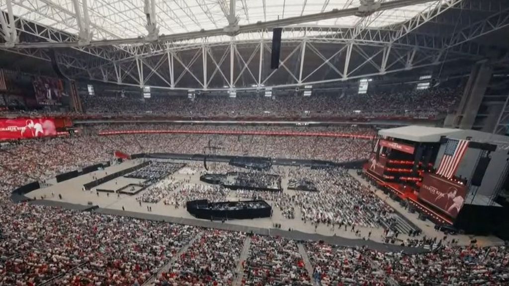 Miles de seguidores acuden al funeral de Charlie Kirk para escuchar el último adiós de Trump al líder ultraconservador