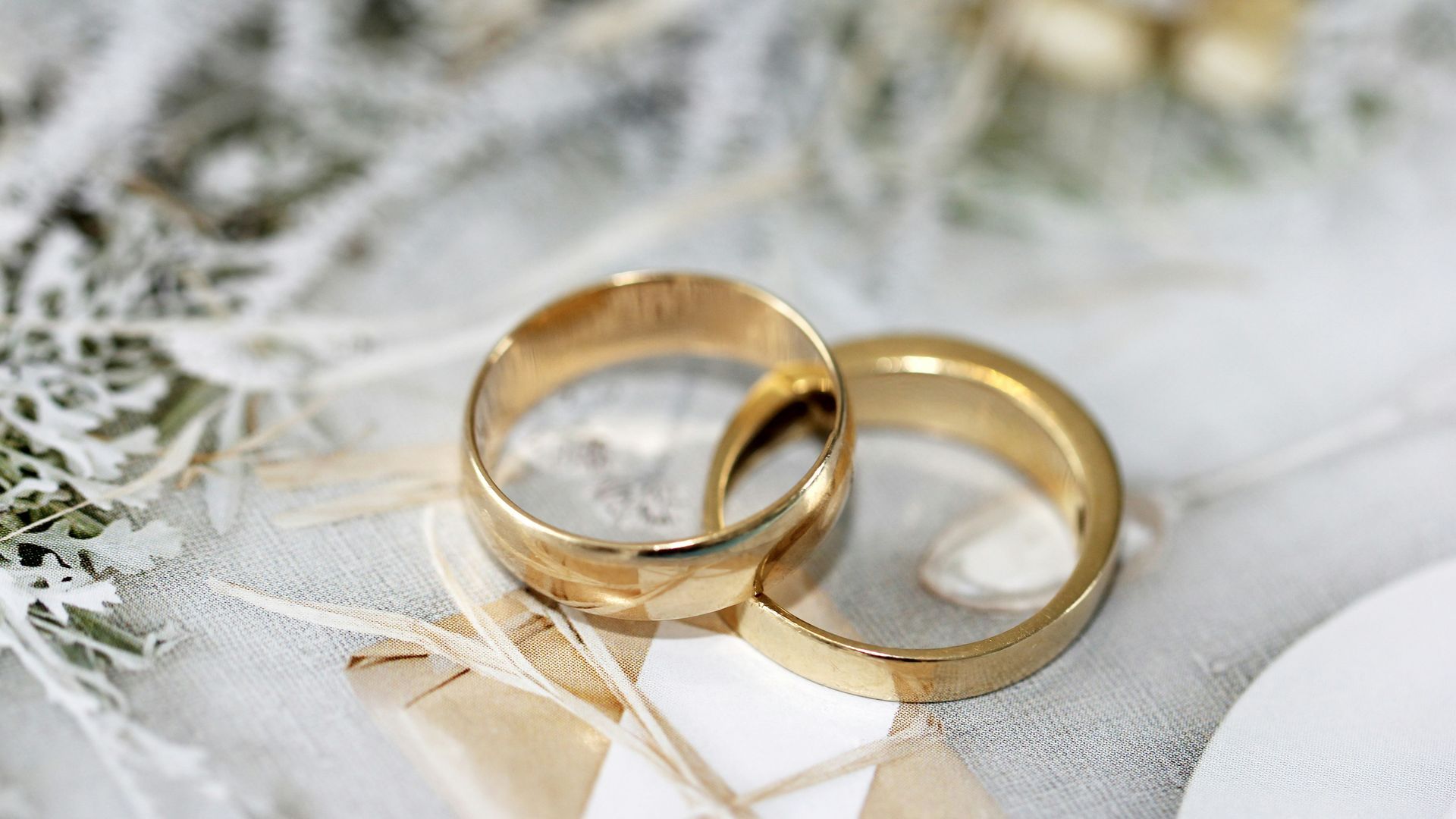 boda anillos unsplash