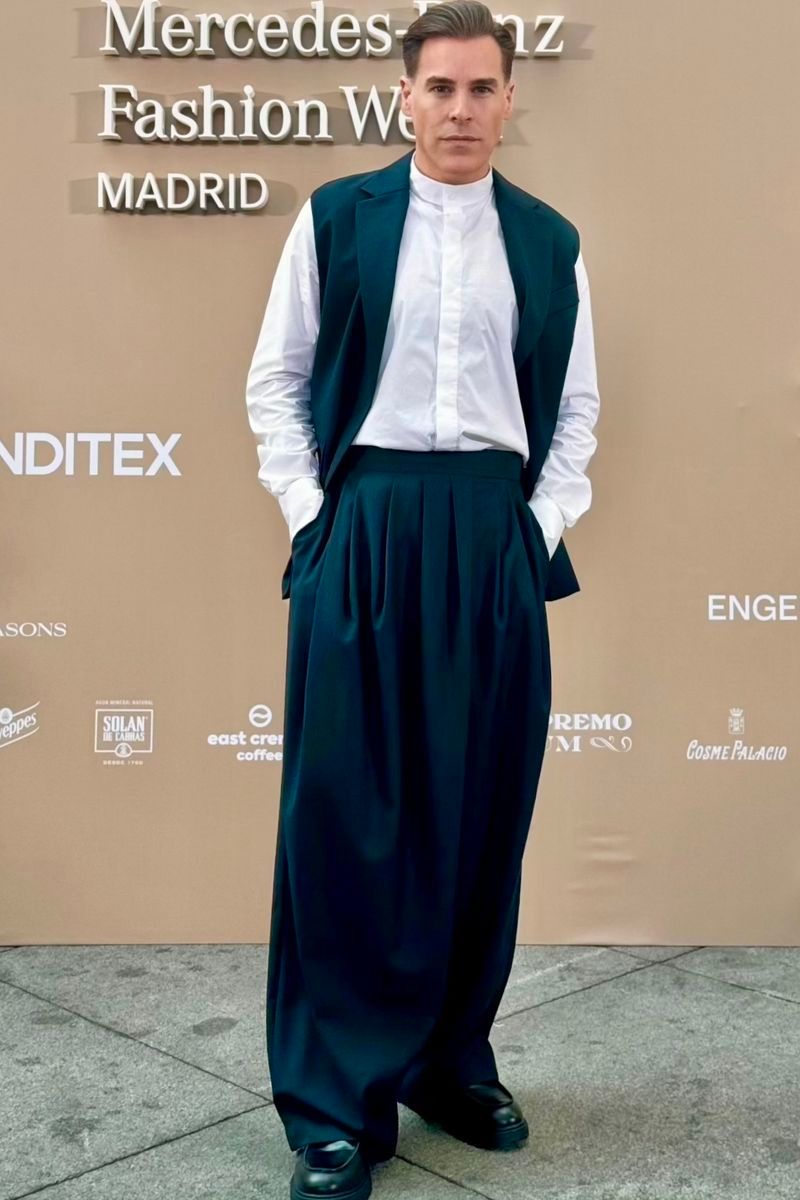 Bricio Segovia, en el 'photocall' del desfile de Adolfo Domínguez