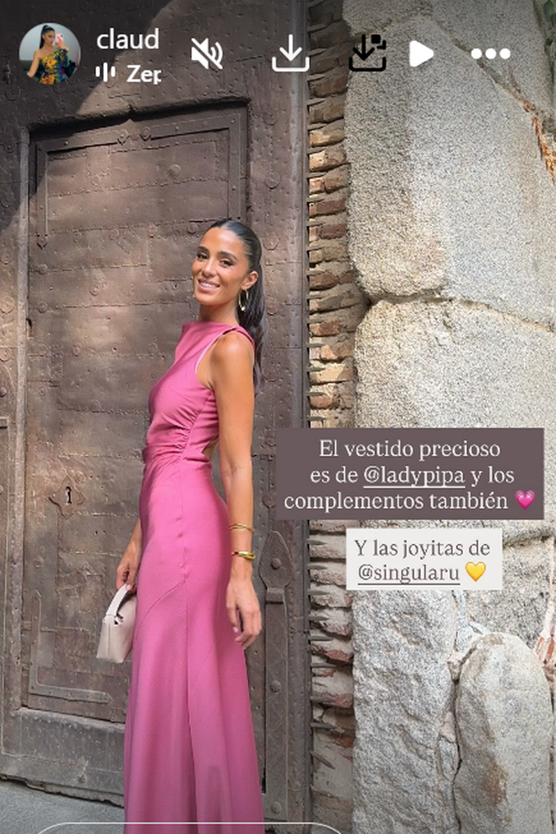 Claudia Martínez posa con el vestido elegido para la boda de Rocío Camacho