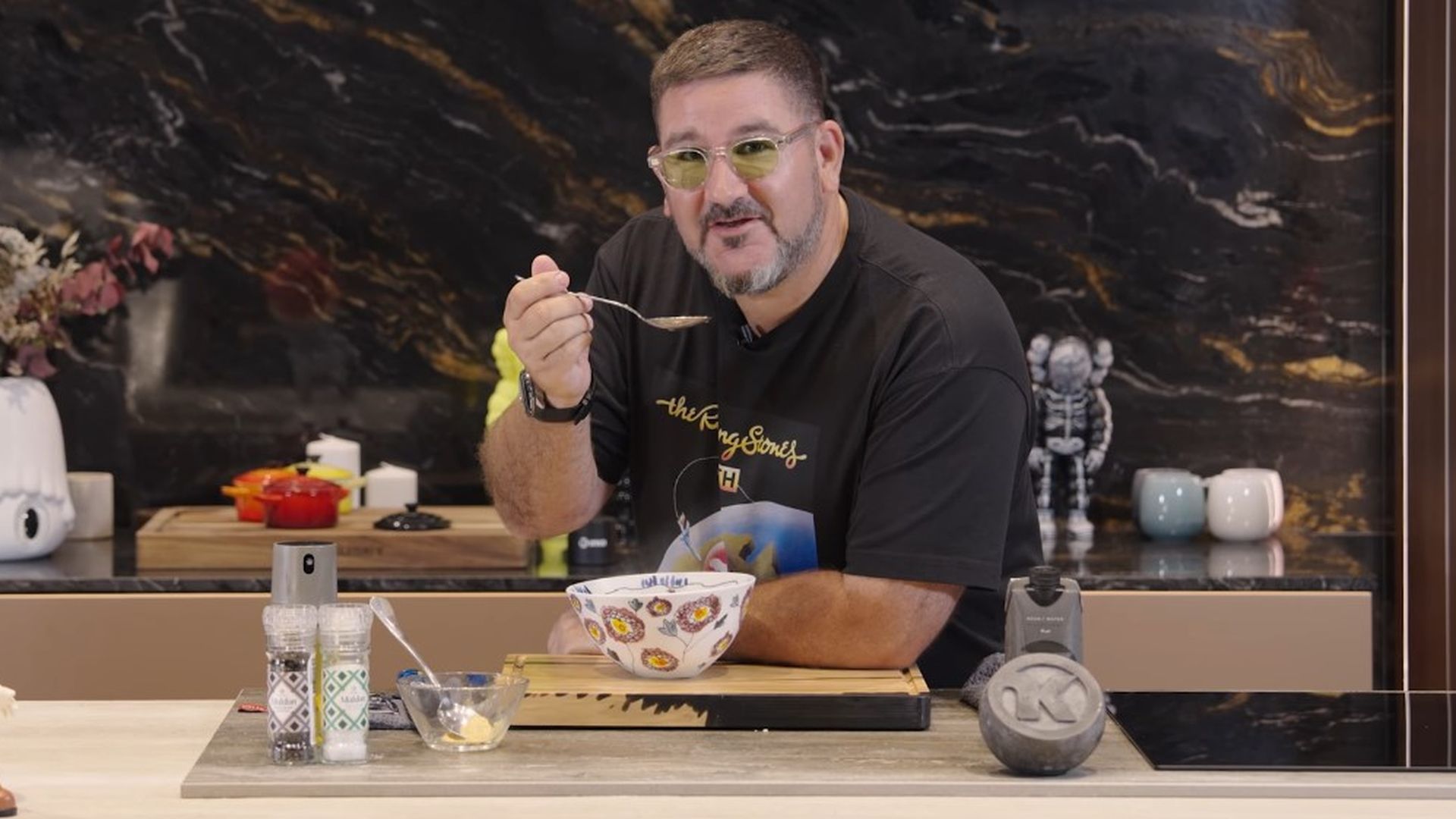 Dani García y su receta de sopa de mejillones con miso