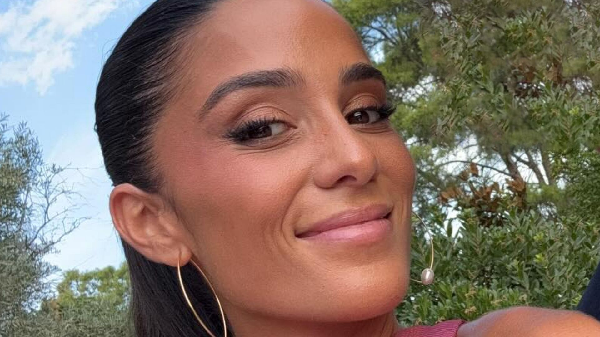 El look de Claudia Martínez en la boca de Rocío Camacho