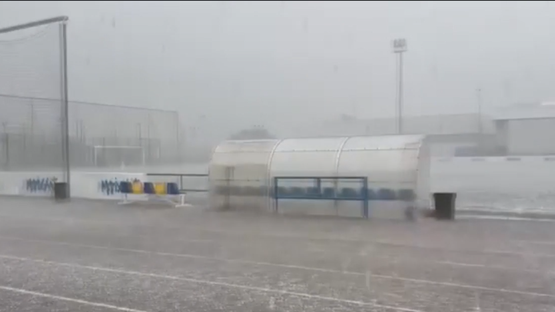 Importantes destrozos en el este del país por las granizadas, lluvias y vientos huracanados de la gota fría