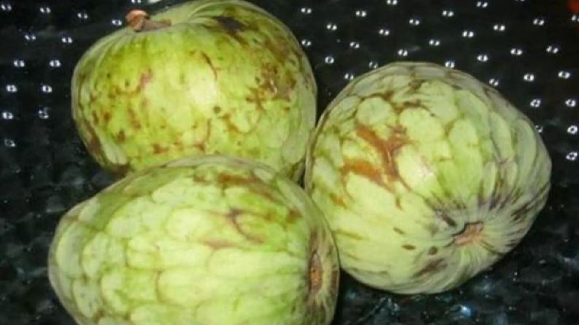 Los beneficios de la chirimoya, una fruta de invierno baja en grasas y rica en nutrientes y fibra