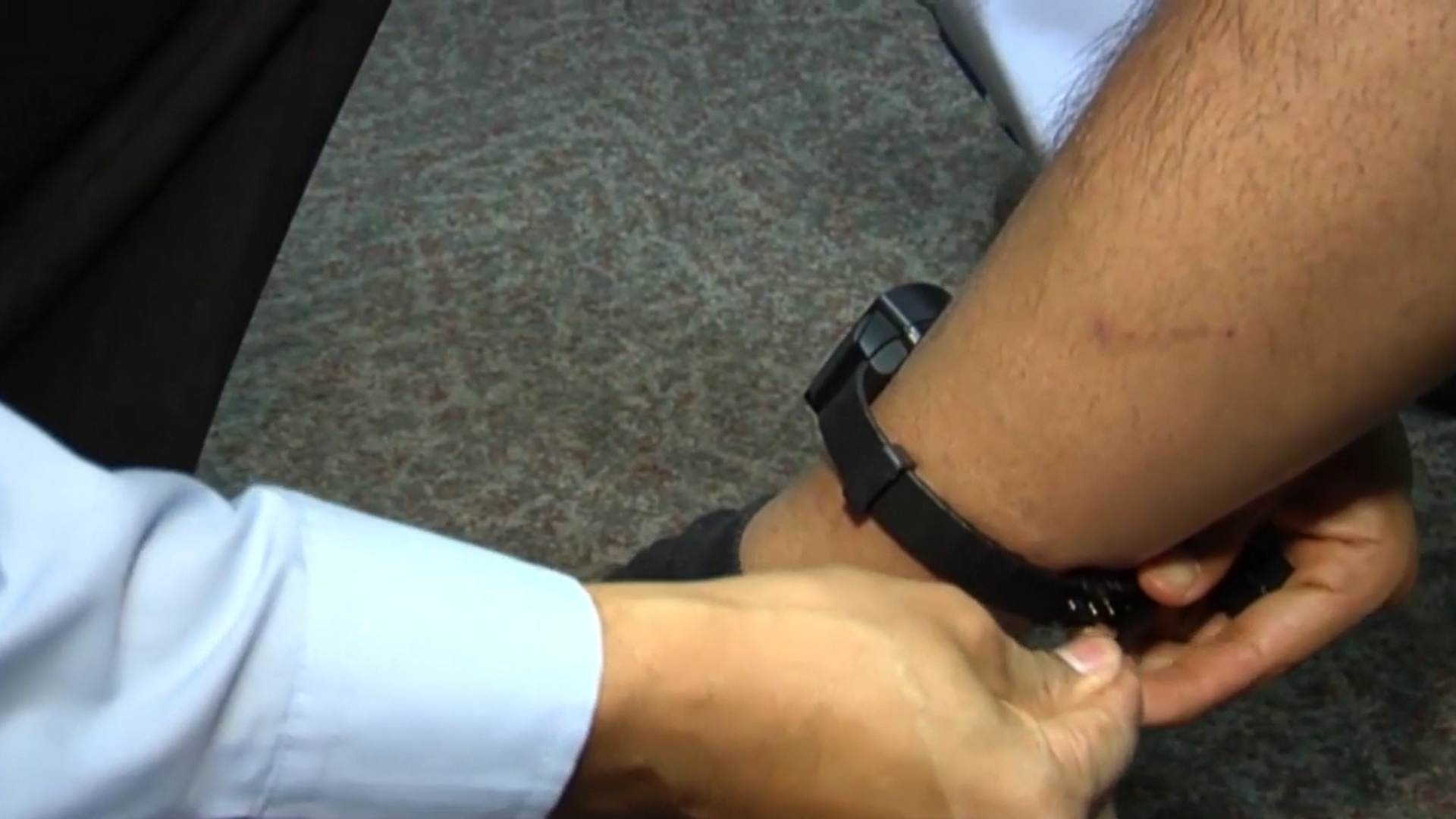 Los polémicos fallos en las pulseras antimaltrato: el Gobierno cambiará el contrato de estos dispositivos