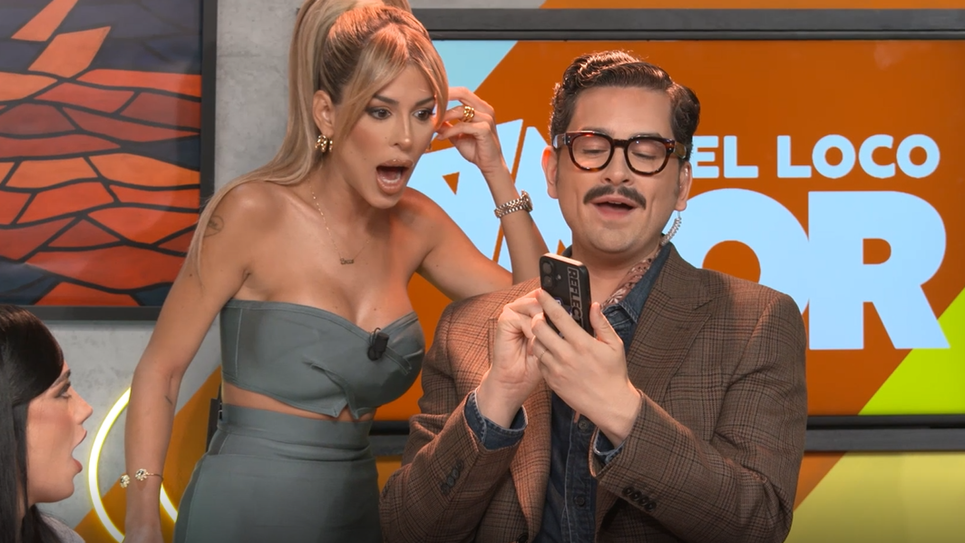 Marta se muere de la vergüenza al escuchar su conversación con Marc