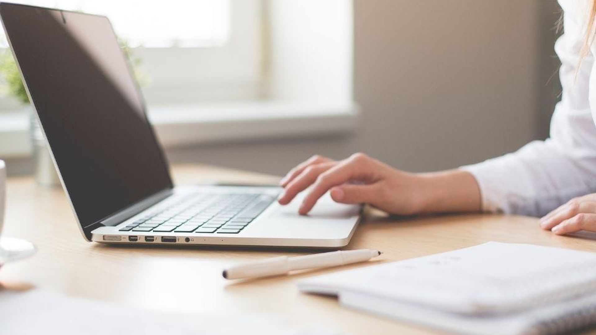 Un banco brasileño despide masivamente a sus empleados por su bajo rendimiento en teletrabajo tras monitorizarlos durante meses