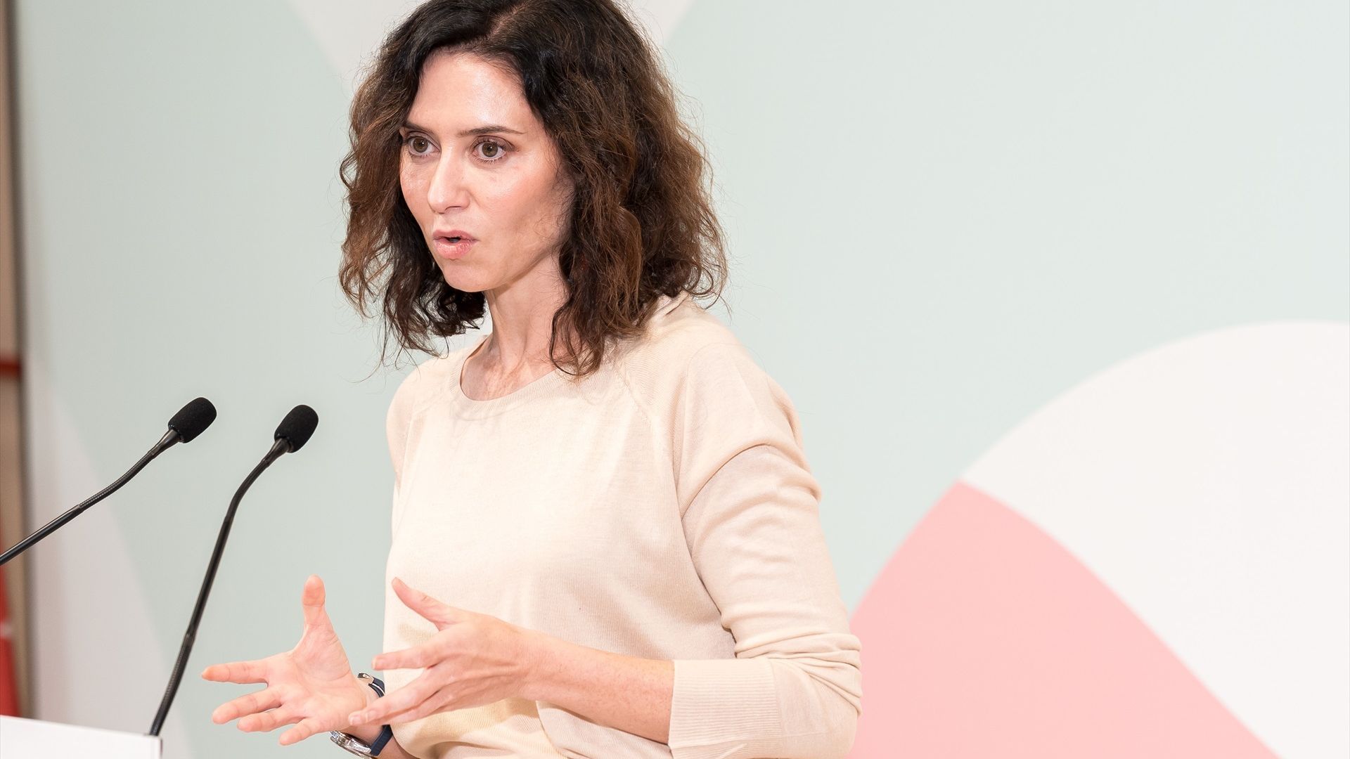 Ayuso compara el caso del hermano de Pedro Sánchez con el de su pareja Alberto González Amador