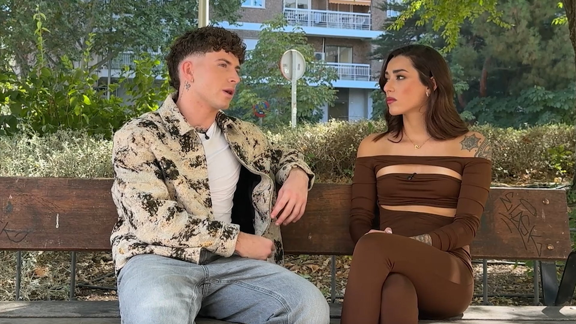 Camila pide a Marc que le demuestre su interés en una cita de clarificación