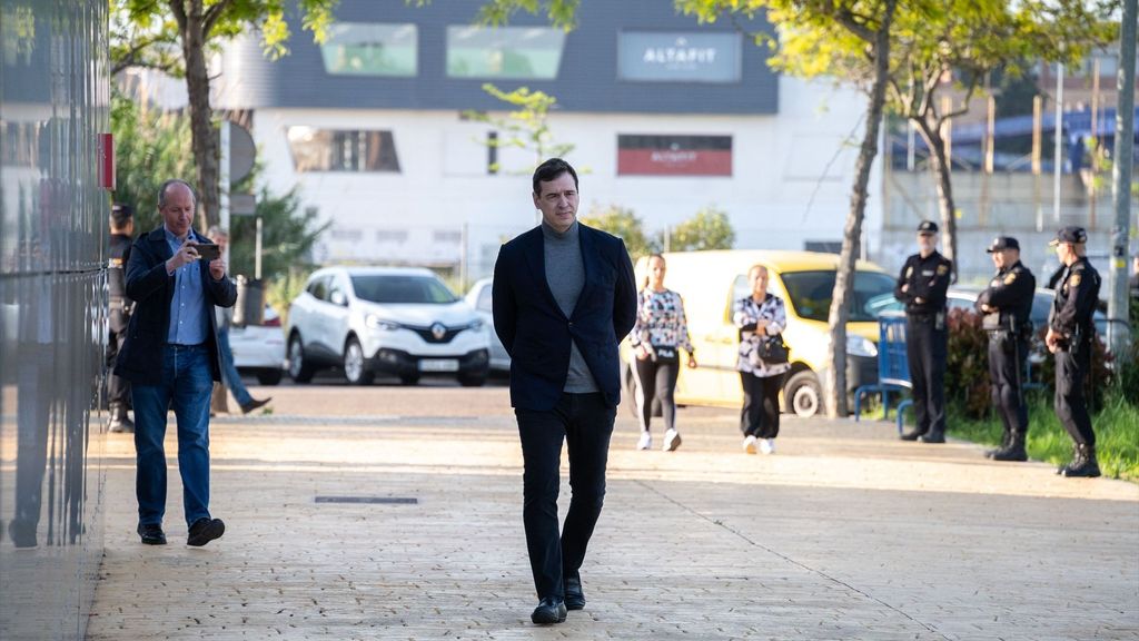 El hermano de Pedro Sánchez irá a juicio por su puesto en la diputación de Badajoz: las reacciones políticas