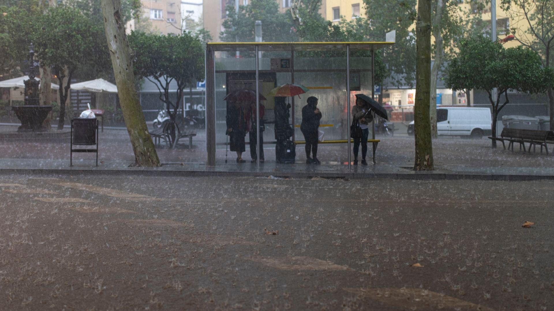La Aemet activa los avisos en Baleares y Cataluña por lluvias, tormentas y fuerte oleaje: hasta 20 l/m2