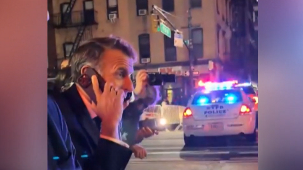 La insólita llamada de Macron a Trump tras ser parado por un agente en las calles de Nueva York: "¡Adivina qué!"