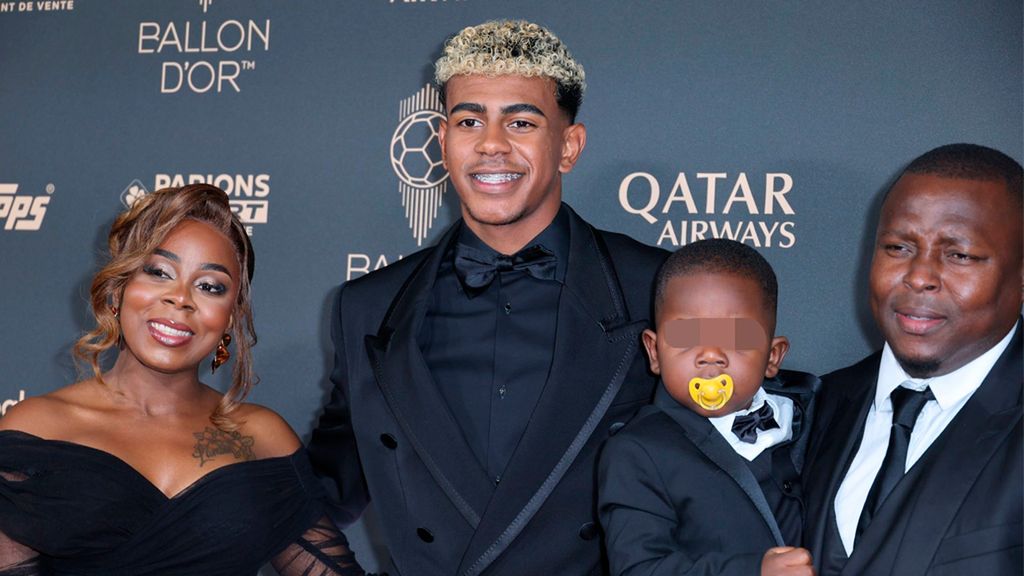 Lamine Yamal posa con toda su familia en el Balón de Oro 2025: quién es