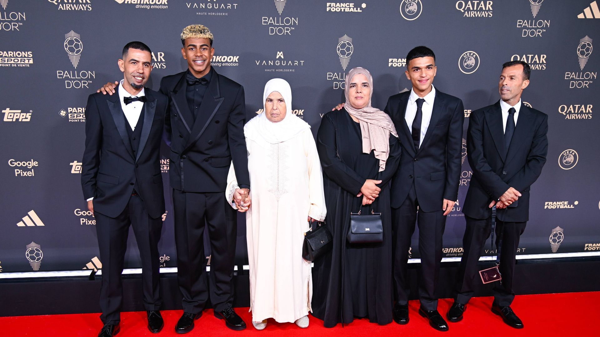 Lamine Yamal y su abuela Fátima, baluarte del futbolista y presente también en la gala del Balón de Oro