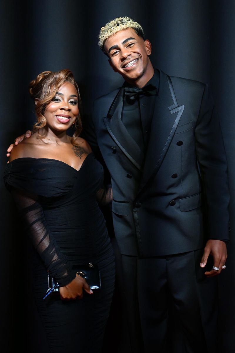 Lamine Yamal y su madre, Sheila Ebana, en la gala del Balón de Oro 2025