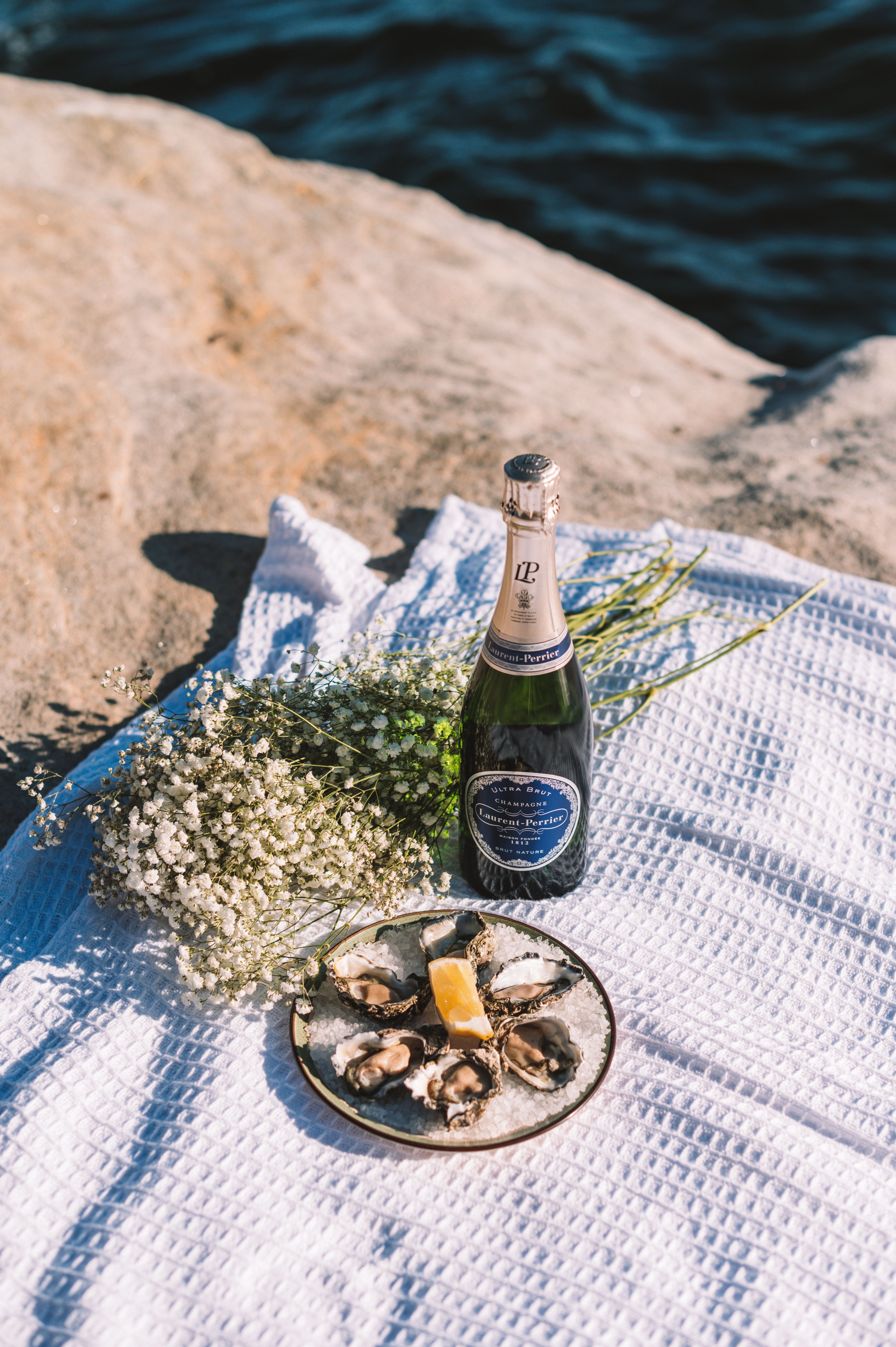 Laurent-Perrier Ultra Brut acompañado de una ostra, el 'match' perfecto