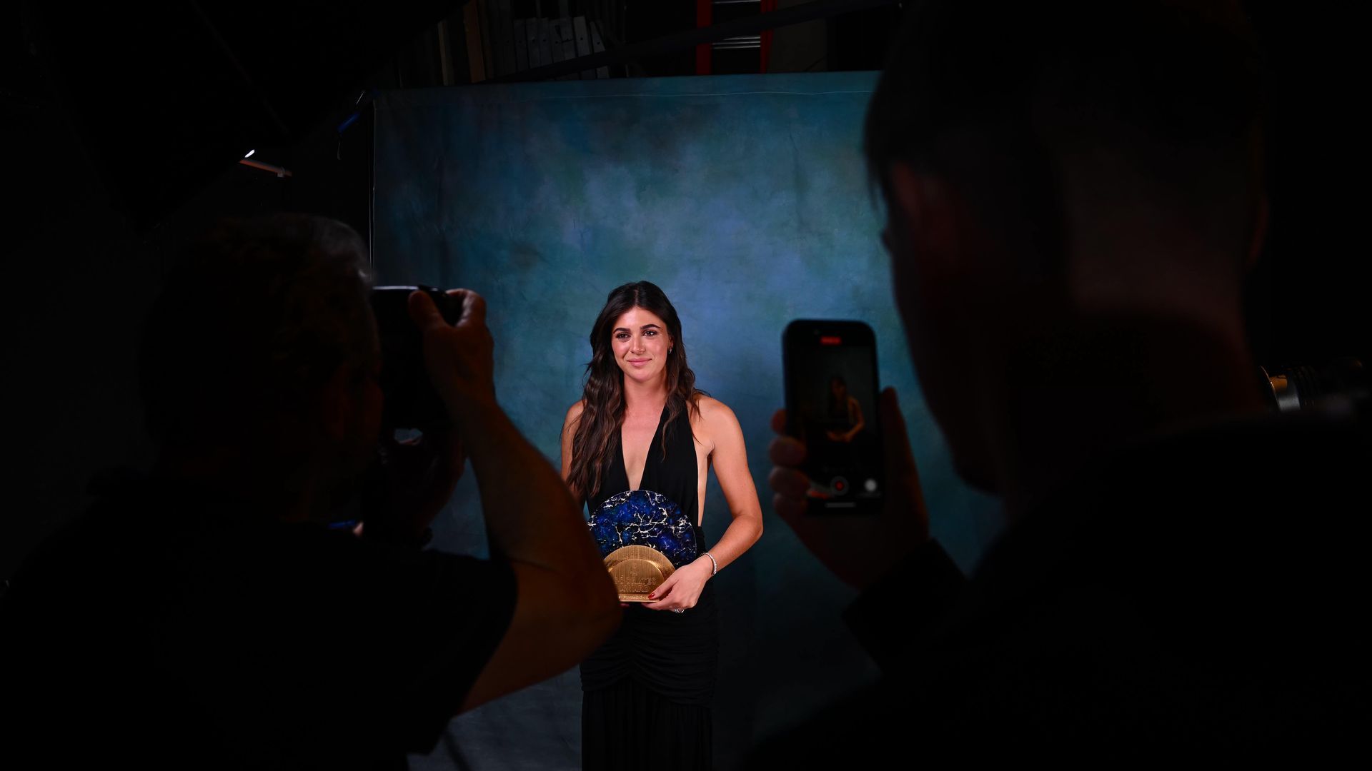 Sira Martínez, hija de Luis Enrique, emocionada al recordar a su hermana por el Trofeo Sócrates a la Fundación Xana: “Es muy especial”