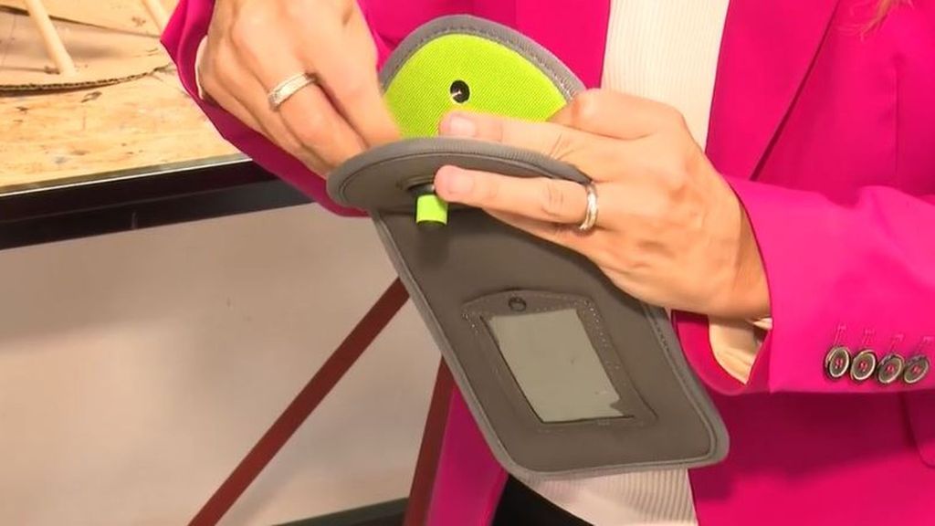 Un colegio de Bilbao implementa fundas para móviles herméticas que solo se abren al acabar las clases