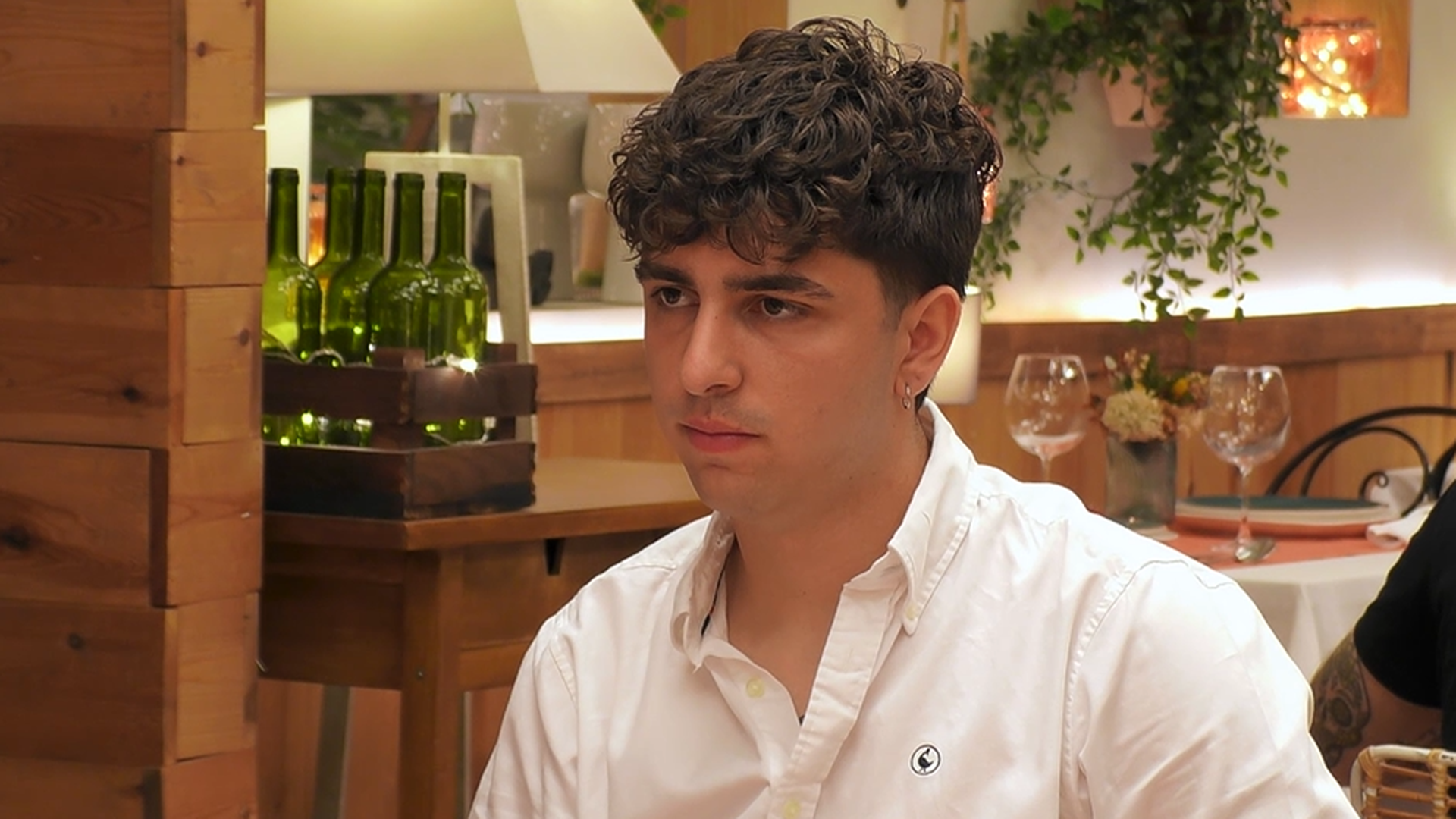 Un soltero de 'First Dates' amenaza con abandonar su cita tras escuchar el gusto de su cita por los muertos: "Me levanto" Un soltero de 'First Dates' amenaza con abandonar su cita tras escuchar el gusto de su cita por los muertos: "Me levanto"