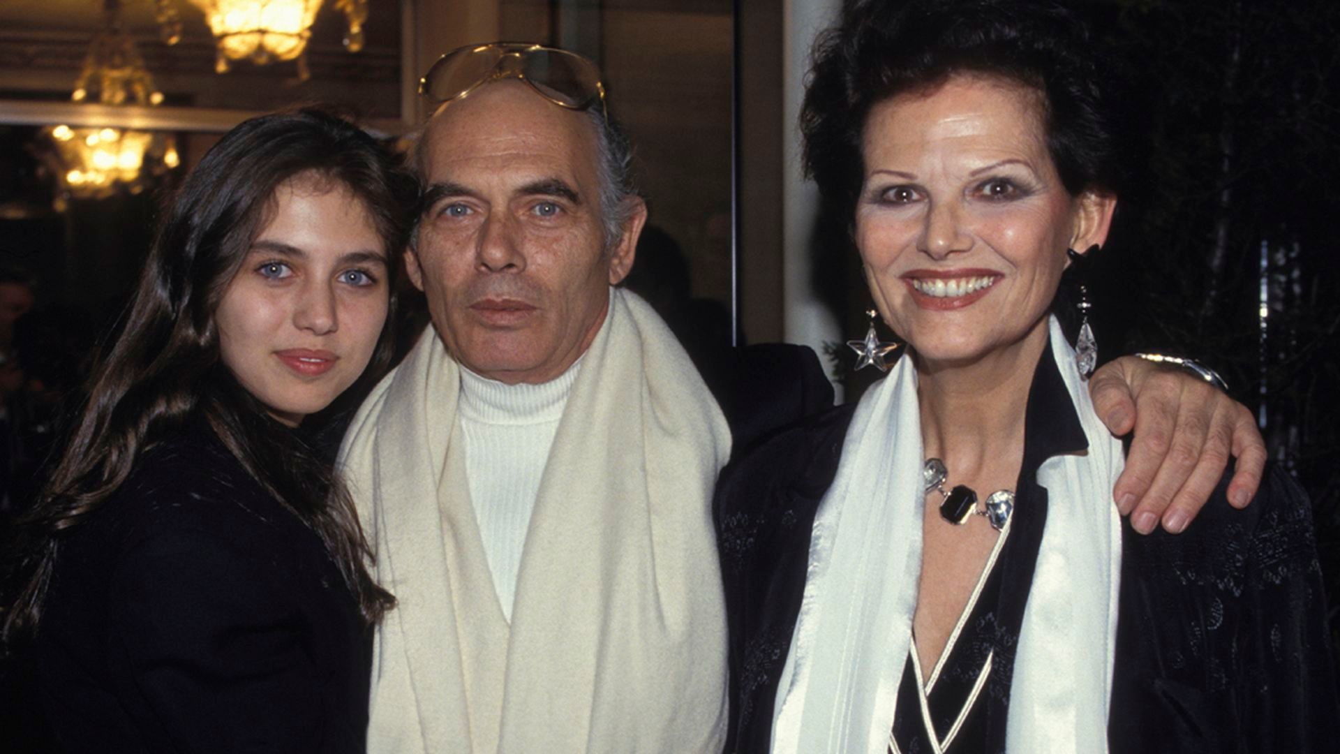 Claudia Cardinale, su pareja Pasquale Squitieri y su hija en común, Claudia, en 1993
