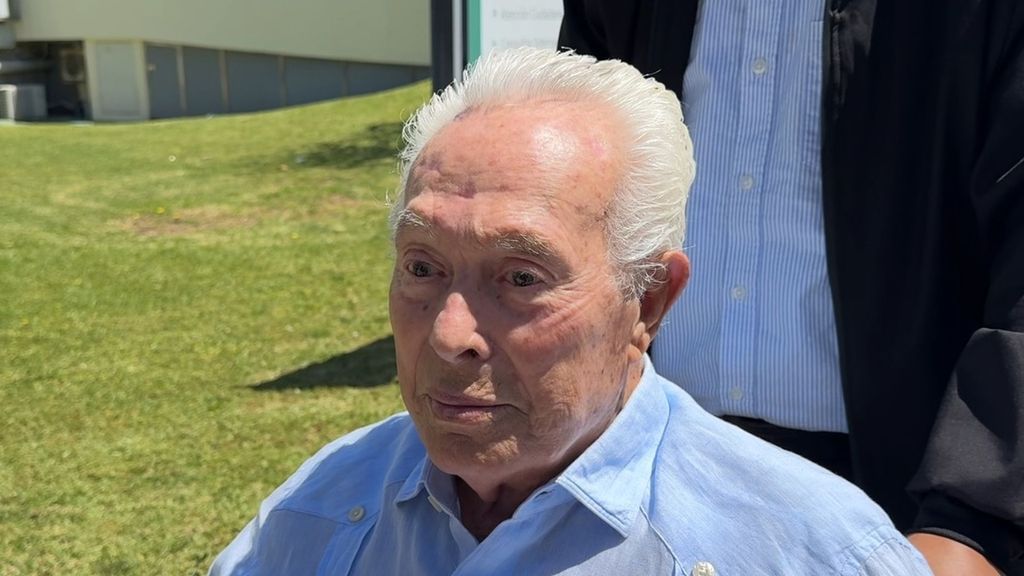 Curro Romero sube a planta tras estar en la UCI debido a una neumonía