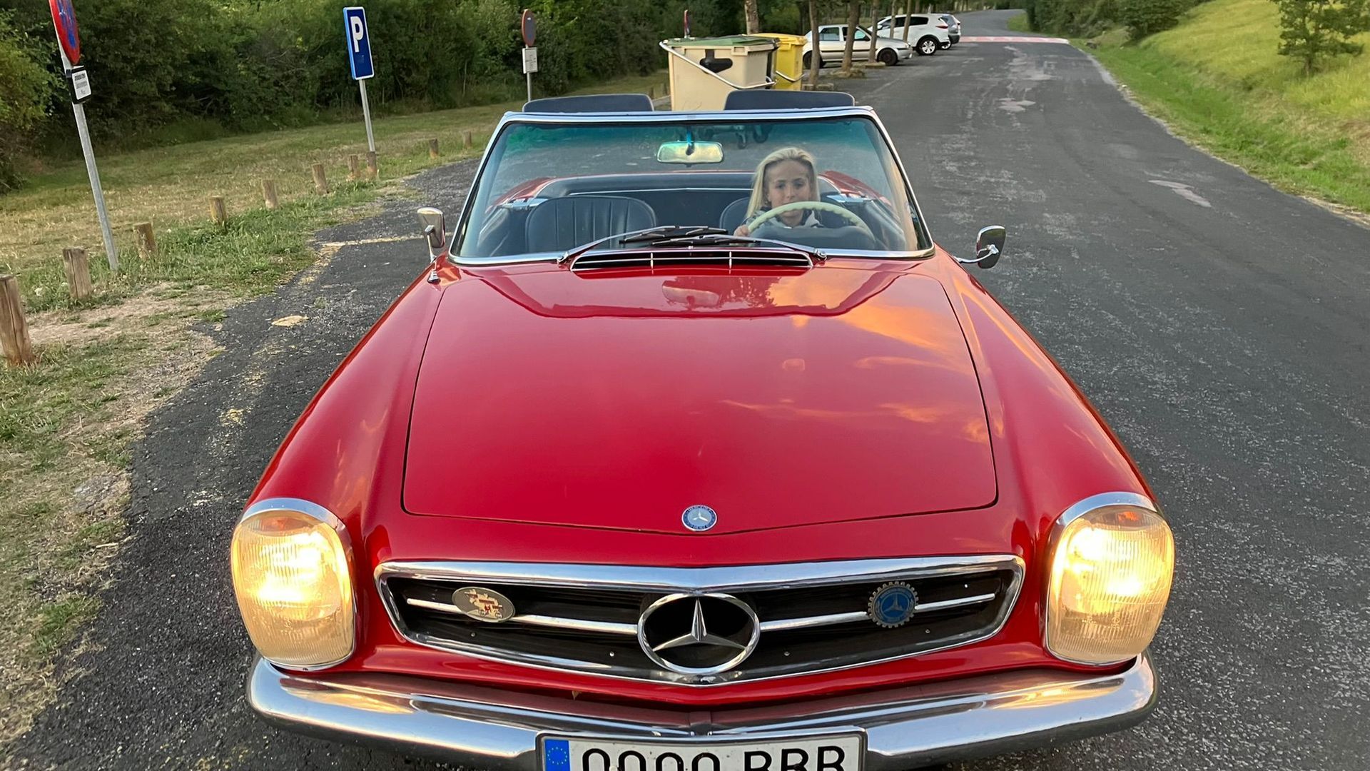 El Mercedes-Benz 230 SL Pagoda que estrenó el sistema actual de matrículas