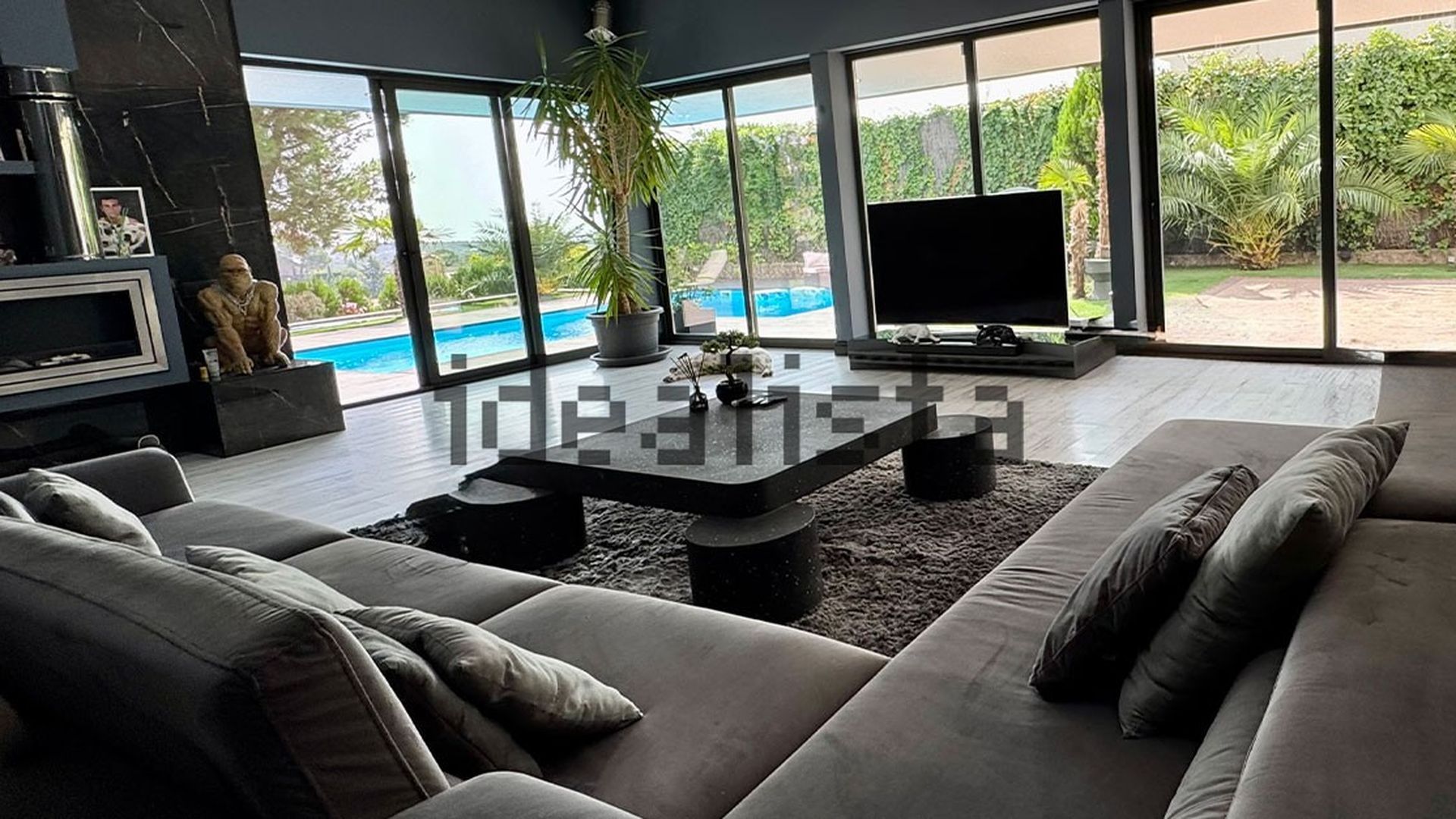 El salón de la casa que Mario Casas pone en venta