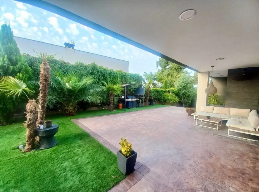 Jardín de la casa que Mario Casas pone en venta