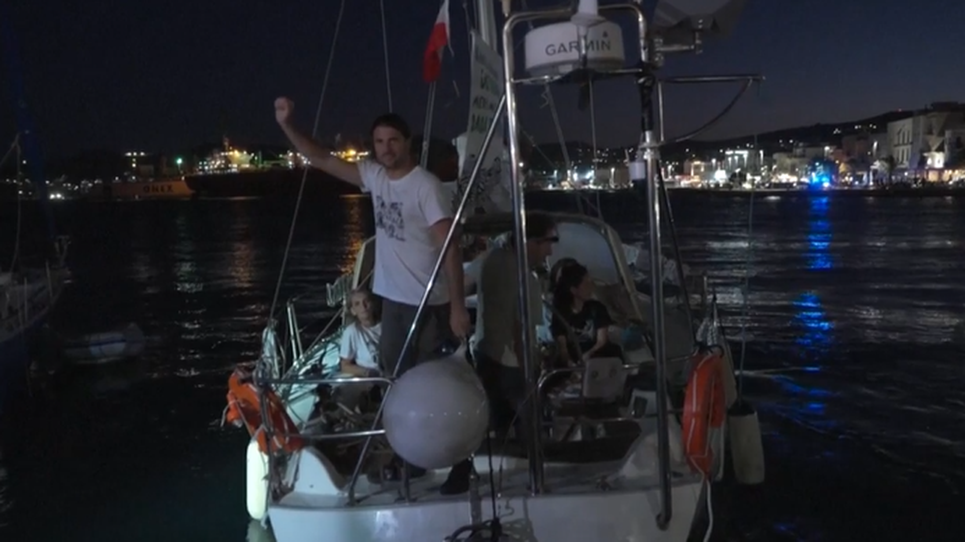 La flotilla que viaja con ayuda humanitaria hacia Gaza sufre agresiones con drones y productos químicos La flotilla que viaja con ayuda humanitaria hacia Gaza sufre agresiones con drones y productos químicos