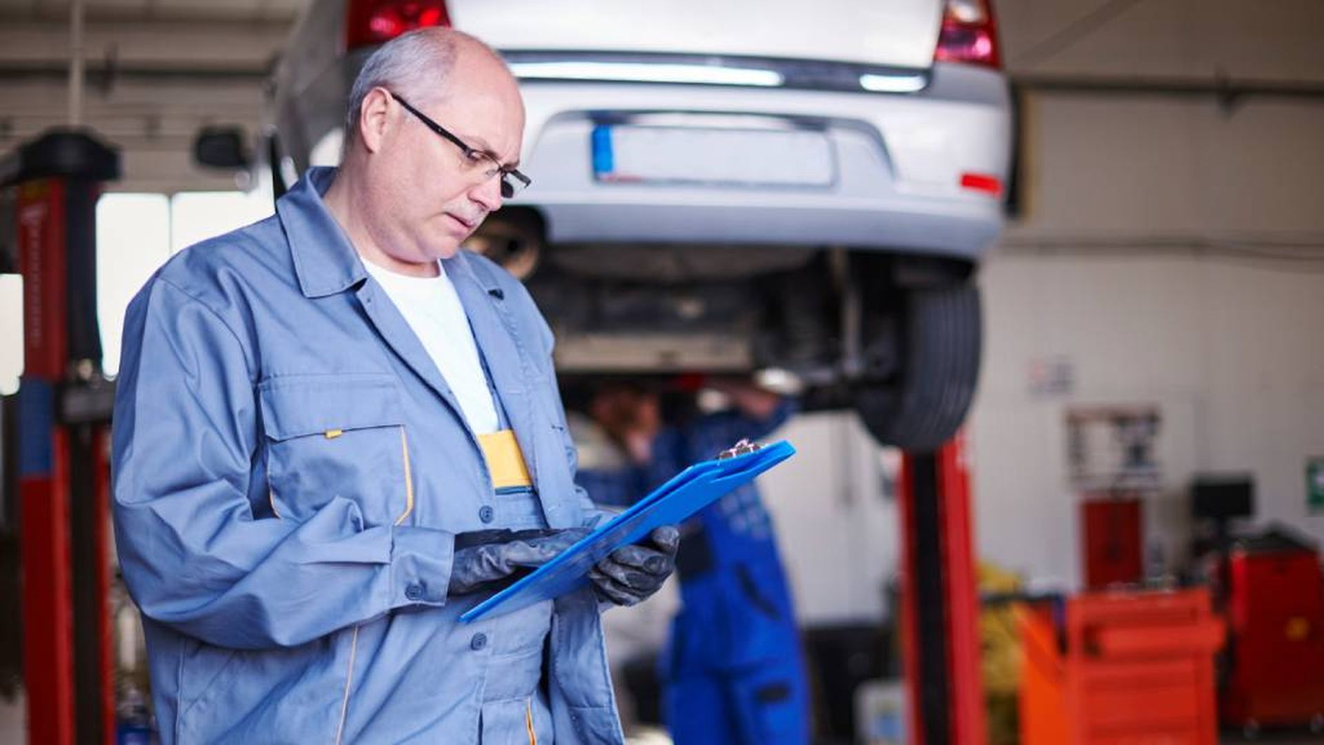 Los vehículos más antiguos tienden a suspender la ITV