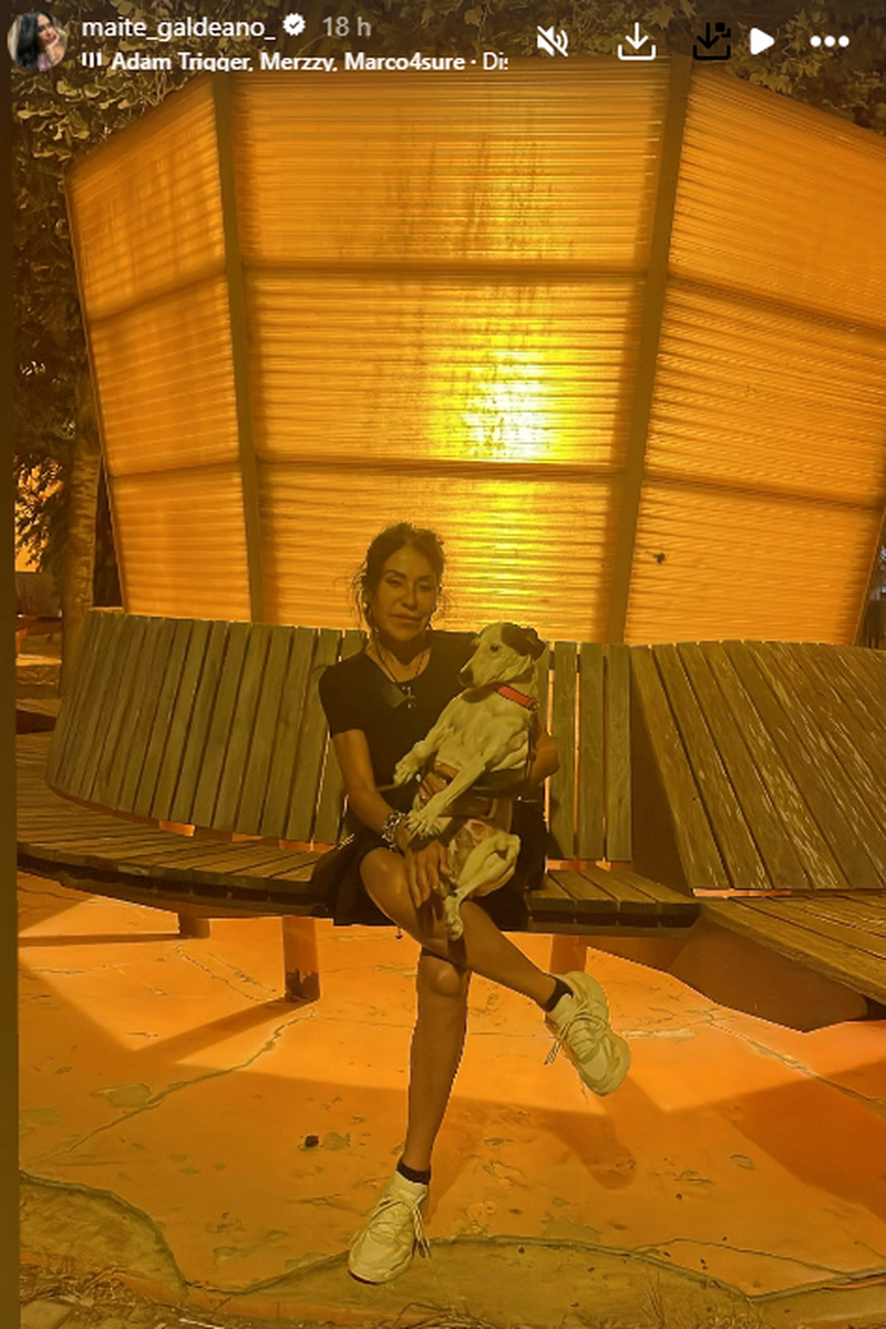 Maite Galdeano posa junto a su compañera incondicional Tila