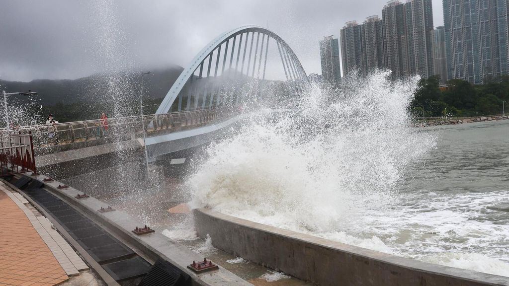 ‘Ragasa’, el mayor tifón del año siembra el caos en China: las olas inundan un hotel en cuestión de segundos