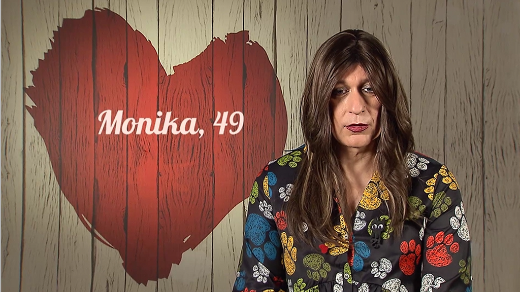 Una soltera transgénero hace una petición a los colegios educativos tras recibir malos gestos al recoger a su hijo: “Se necesita más educación”