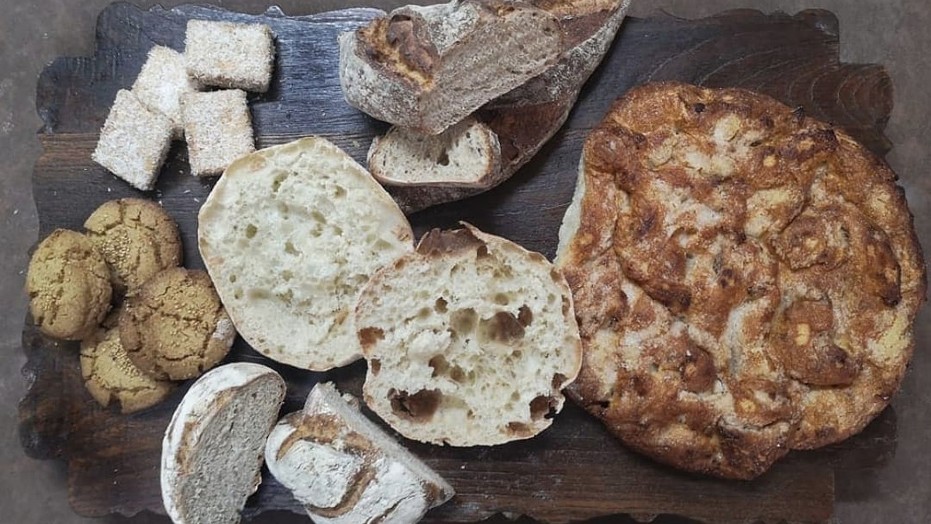 Surtido de elaboraciones dulces y saladas