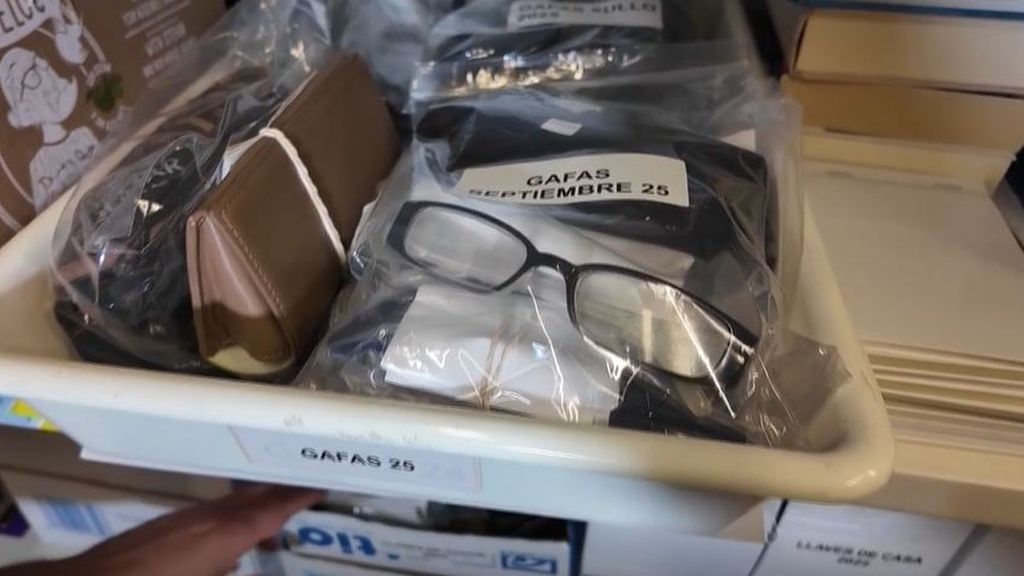 Santiago de Compostela, hasta arriba de objetos perdidos de turistas y peregrinos: ¿Qué se hace con ellos?