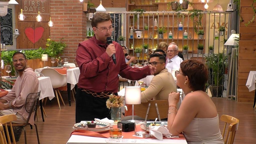 Una soltera de 'First Dates' se queda impactada con la sorpresa de su cita: ''¿Qué está haciendo?''