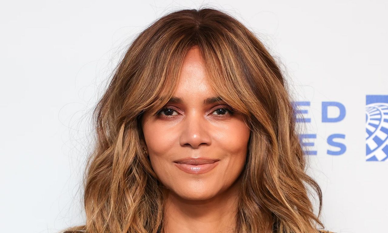 Halle Berry con un corte long shag
