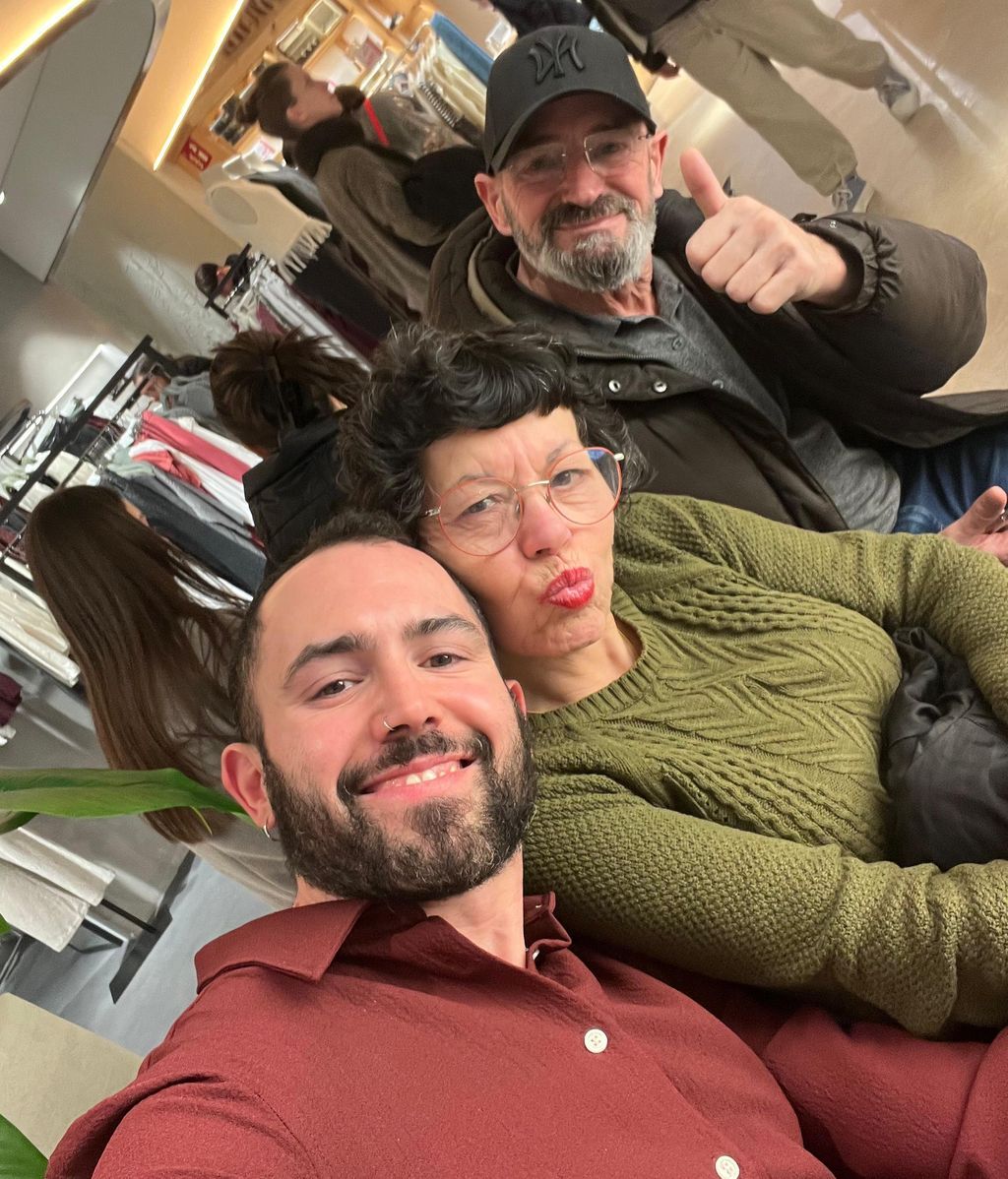 Iván, José y Mari Carmen en su vida cotidiana.